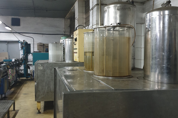 Действующий завод по производству безалкогольных напитков, минеральной воды и кукурузных палочек